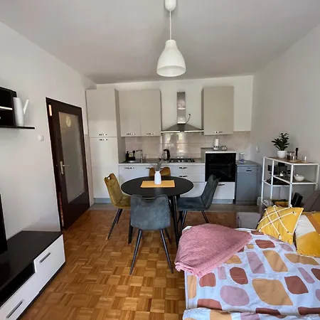 アパート Elvis *