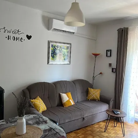 Elvis Apartment