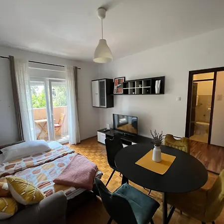 Elvis Apartment *